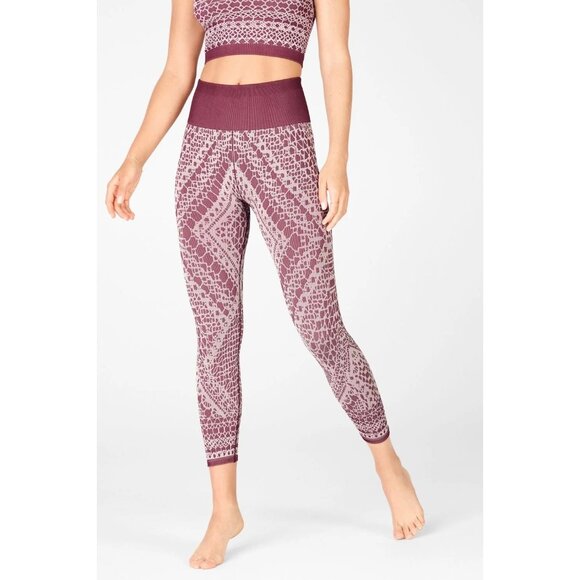 Fabletics High-Waisted Seamless Lace Capri Pants XS Yoga Burgundy - New Tag - Picture 2 of 5